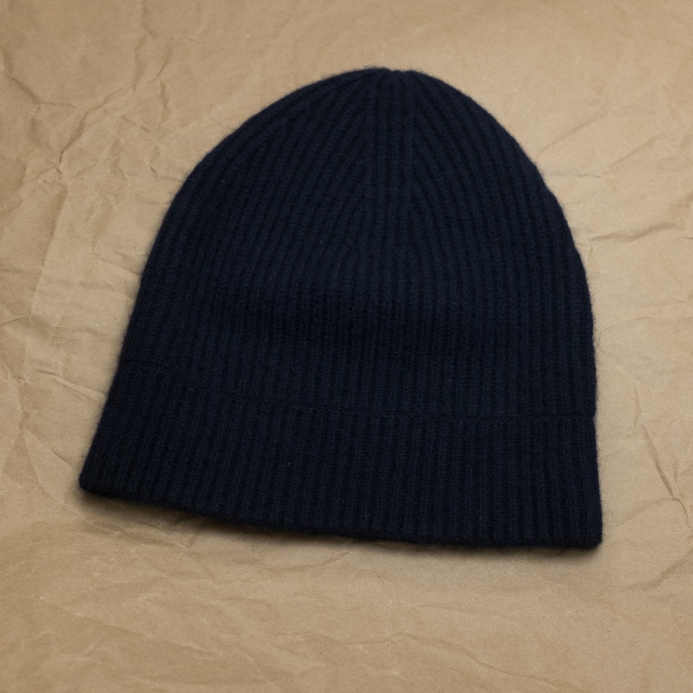Everlane Cashmere Rib Beanie in Navy